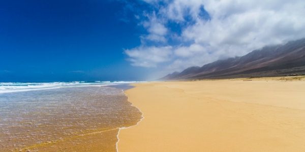 Las playas, como esta de COfete en Fuerteventura, se puede ver afectada por el incremento del nivel del mar