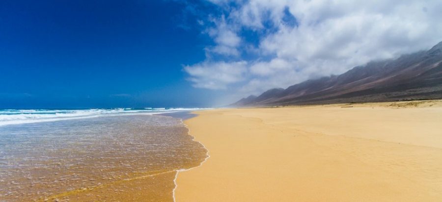 Las playas, como esta de COfete en Fuerteventura, se puede ver afectada por el incremento del nivel del mar