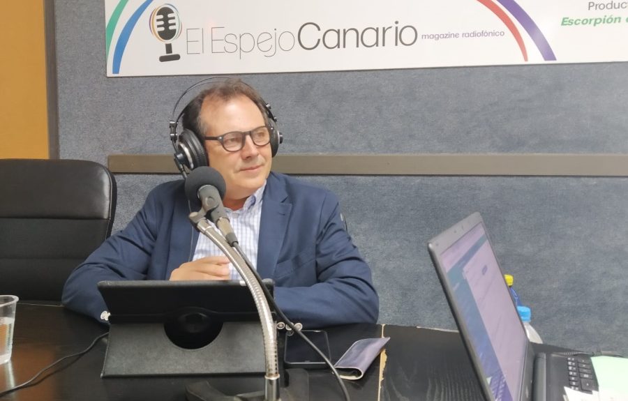 Orlando Luján en los estudios de El Espejo Canario