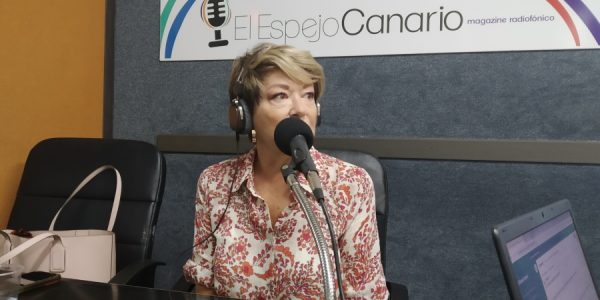 Salud Gil en los estudios de El Espejo Canario