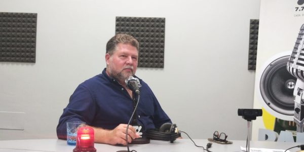 Paco Machado en los estudios de El Espejo Canario