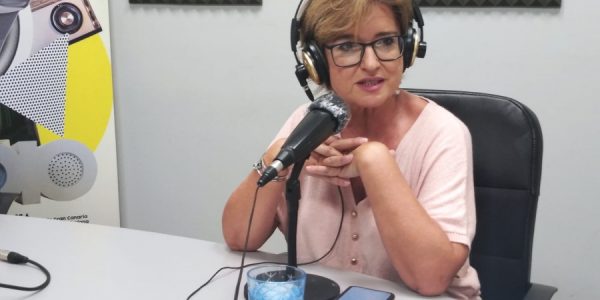 Encarna Galván en los estudios de El Espejo Canario