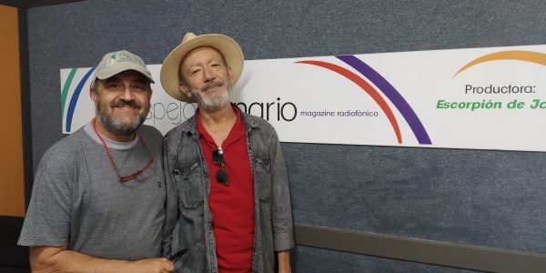Gregorio Figueras y Francisco Santana en los estudios de El Espejo Canario