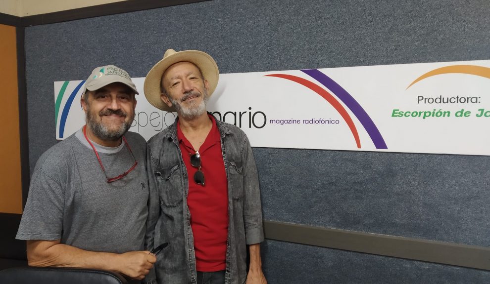 Gregorio Figueras y Francisco Santana en los estudios de El Espejo Canario