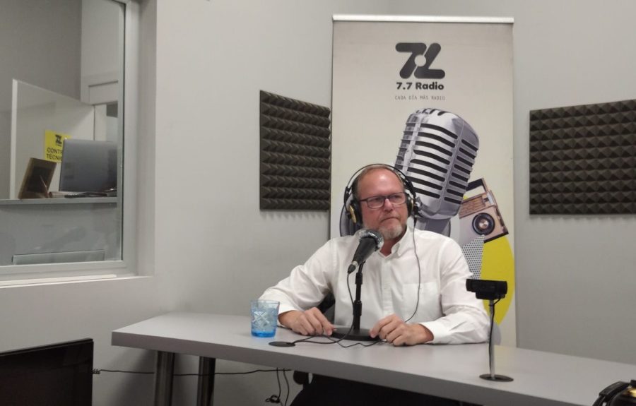 José Eduardo Ramírez en los estudios de El Espejo Canario