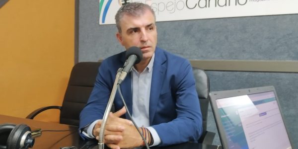 Manuel Domínguez en los estudios de El Espejo Canario