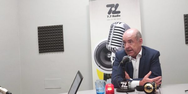 Pedro Ortega en los estudios de El Espejo Canario