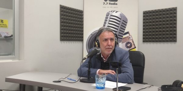 Ángel Víctor Torres en los estudios de El Espejo Canario