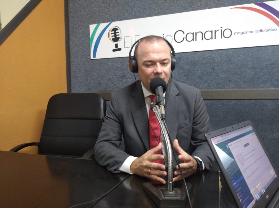 Augusto Hidalgo en los estudios de El Espejo Canario Augusto Hidalgo en los estudios de El Espejo Canario