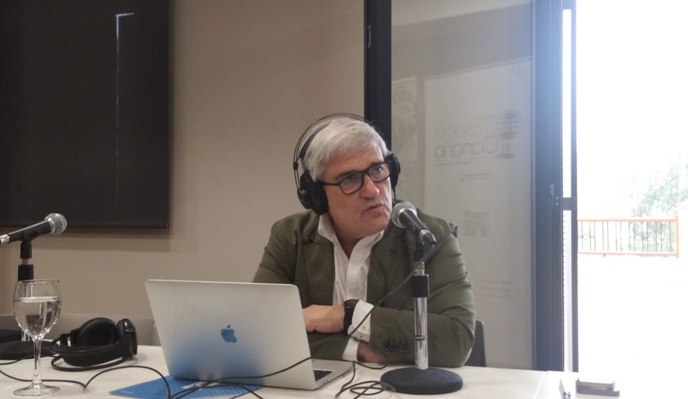 Ciprián Rivas en los estudios de El Espejo Canario