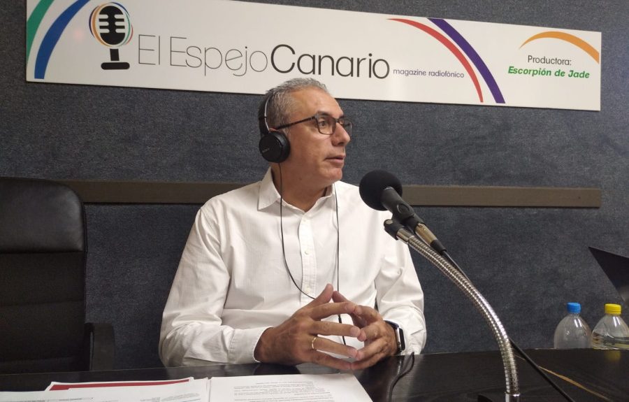 El gerente de Visocan, Víctor González García, en los estudios de El Espejo Canraio