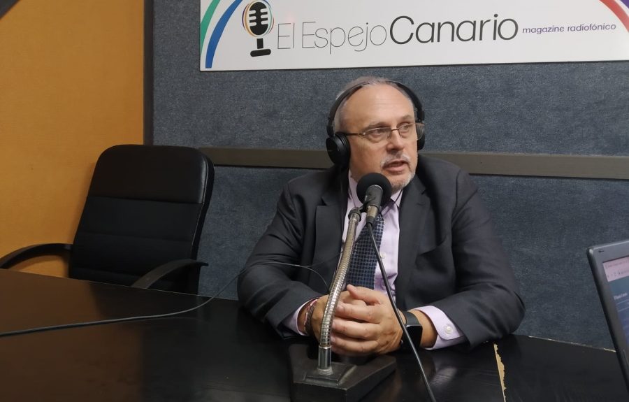 José Cristóbal García en los estudios de El Espejo Canario