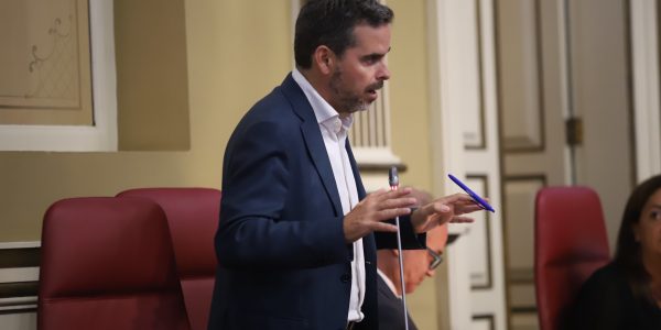 Lucas Bravo de Laguna durante una sesión parlamentatia