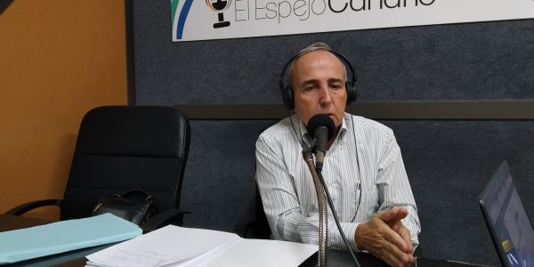 Manuel Padrón en los estudios de El Espejo Canario