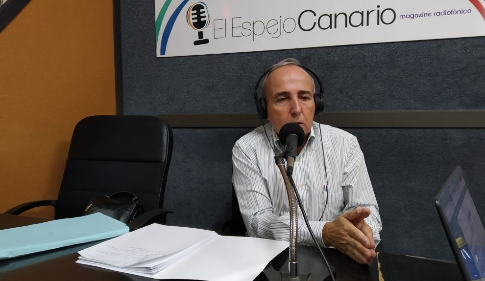 Manuel Padrón en los estudios de El Espejo Canario