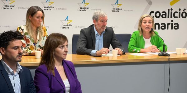 María Fernández, Fernando Clavijo y Ana Oramas durante la presentación del acuerdo con el Gobierno del Estado | Foto: CC