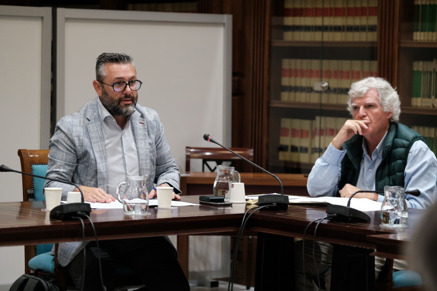 El viceconsejero de lucha contra el cambio climático y transición ecológica, Miguel Ángel Pérez, en una comisión parlamentaria. El viceconsejero de lucha contra el cambio climático y transición ecológica, Miguel Ángel Pérez, en una comisión parlamentaria.
