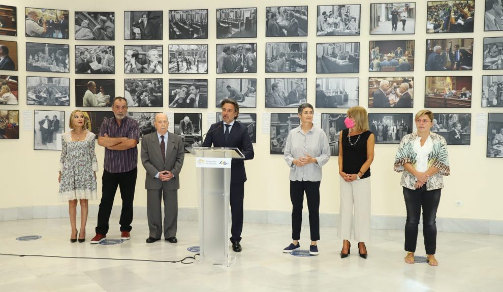 Presentación de la exposición 'Tres miradas' en el Parlamento de Canarias