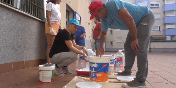 Vecinos colaboran en el barrio de Añaza para mejorar el entorno