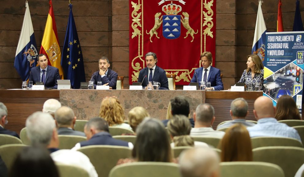Foro de seguridad vial y movilidad en el Parlamento de Canarias