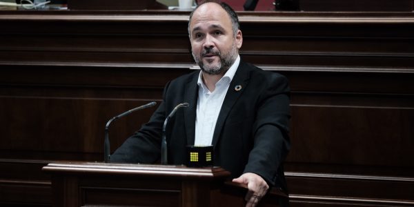 José Antonio Valbuena durante una sesión parlamentaria