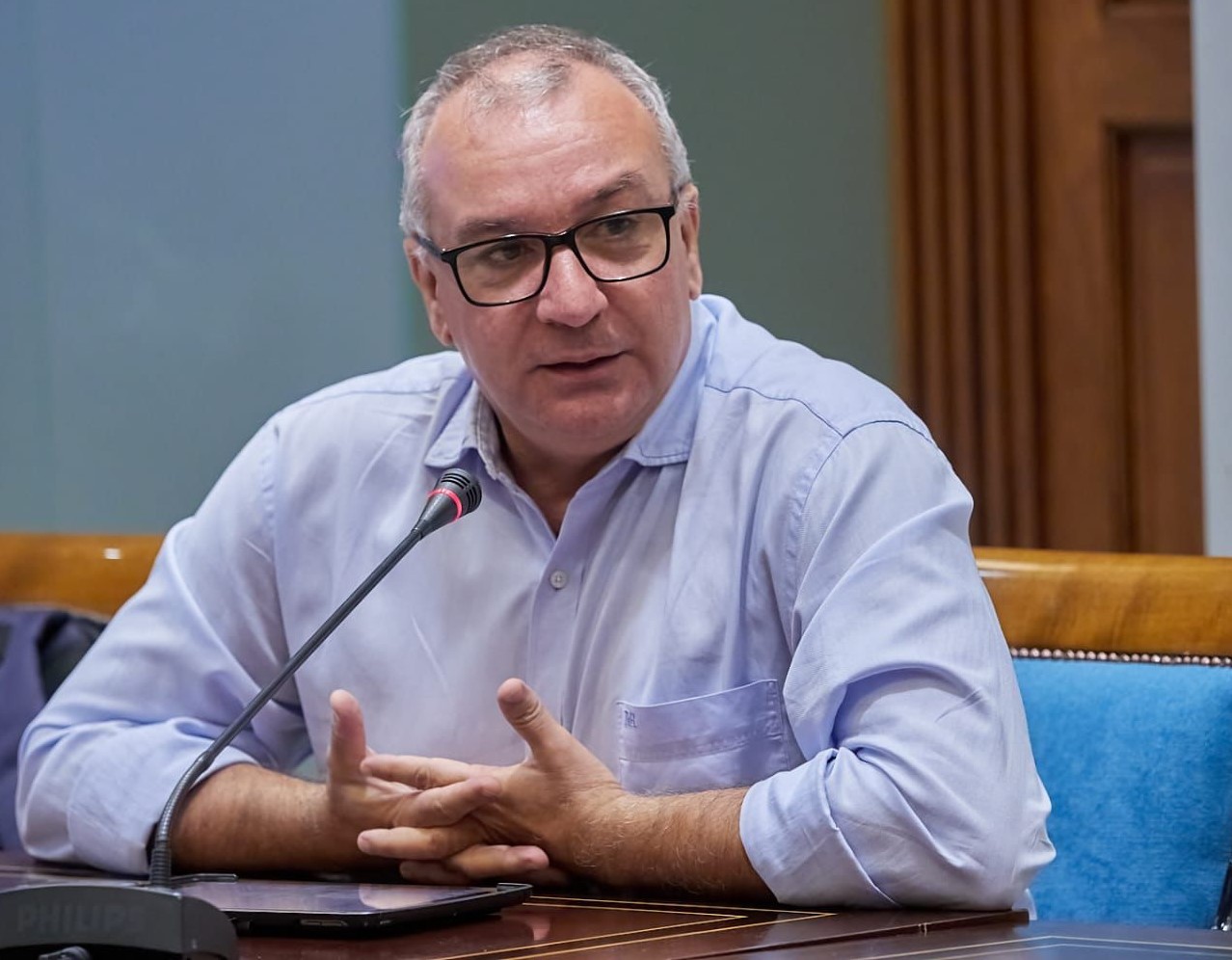 Luis Campos en una intervención parlamentaria | Foto: Nueva Canarias