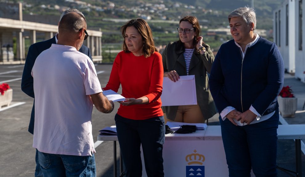 Maribel Santana durante la entrega de las viviendas en Los Llanos de Aridane | Foto: Gobierno de Canarias