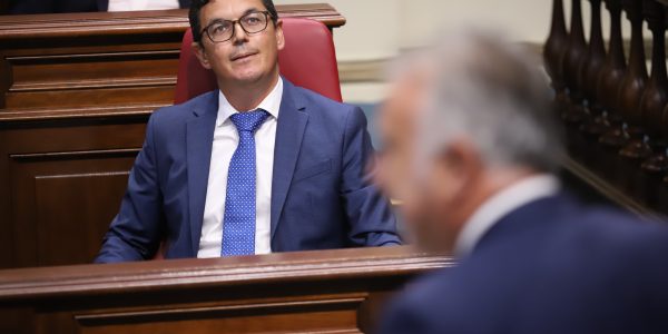 Pablo Rodríguez en una sesión del Parlamento de Canarias