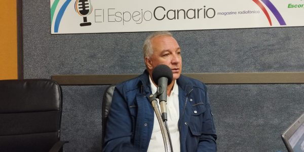 Luis Campos en los estudios de El Espejo Canario