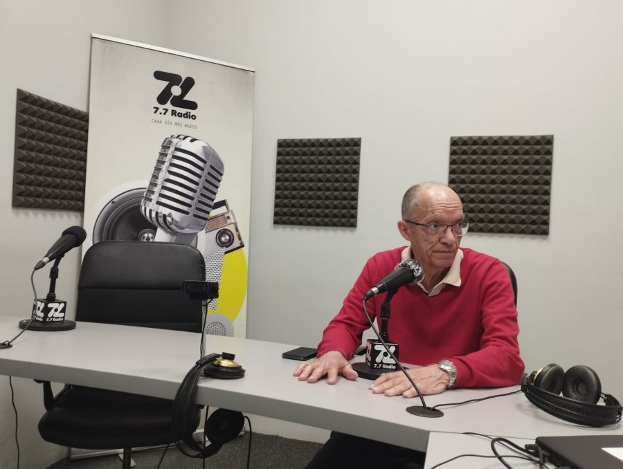 Roque Calero en los estudios de El Espejo Canario Roque Calero en los estudios de El Espejo Canario