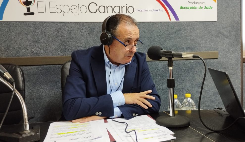 Blas Trujillo en los estudios de El Espejo Canario