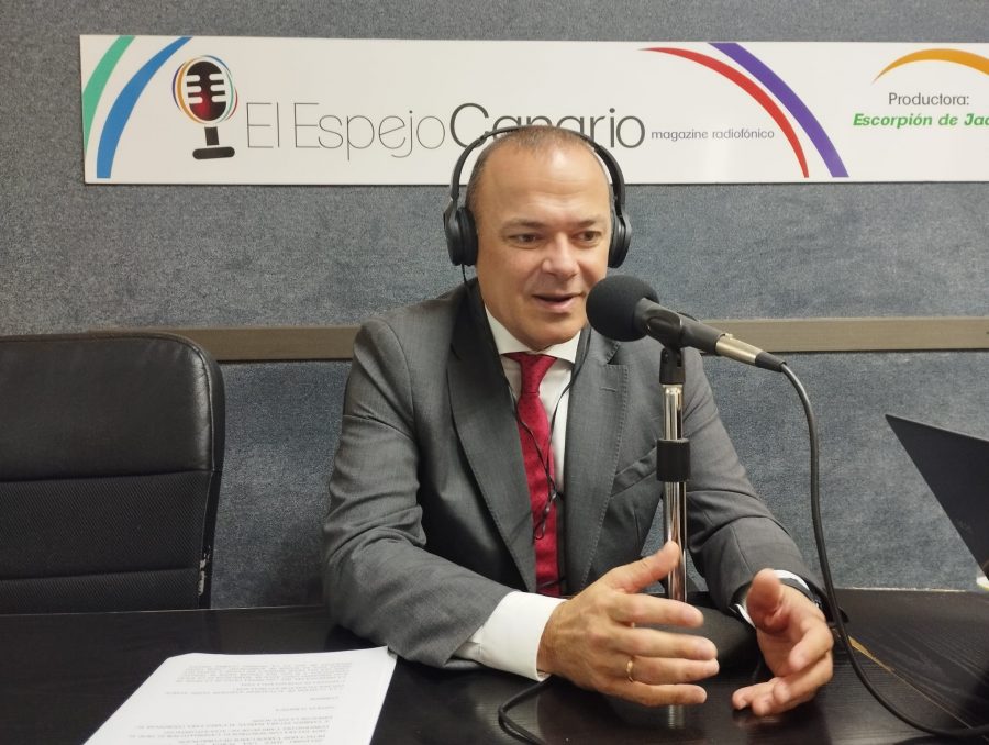 Augusto Hidalgo en los estudios de El Espejo Canario Augusto Hidalgo en los estudios de El Espejo Canario