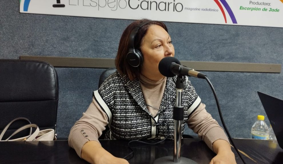 Carmen Luz Vargas en los estudios de El Espejo Canario