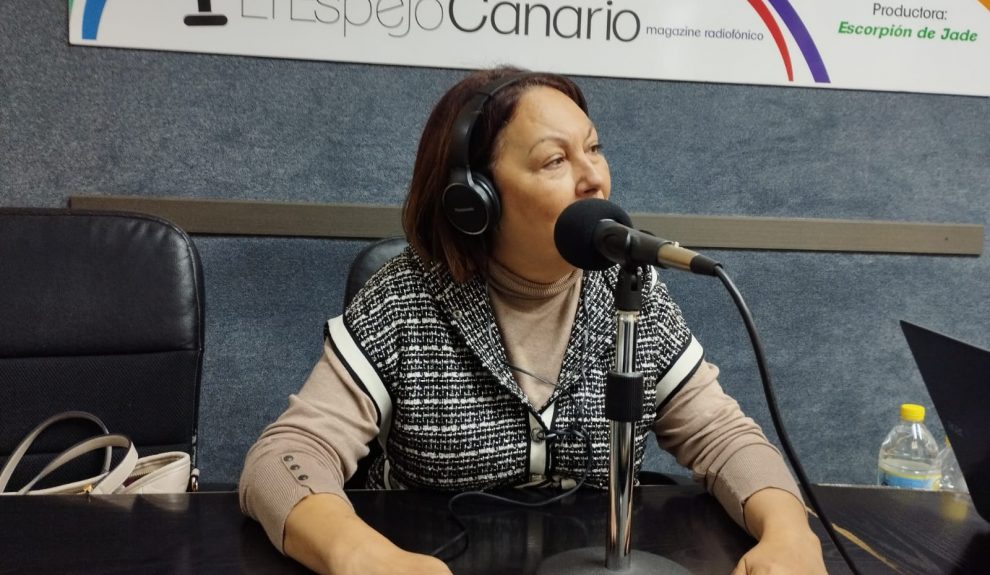 Carmen Luz Vargas en los estudios de El Espejo Canario