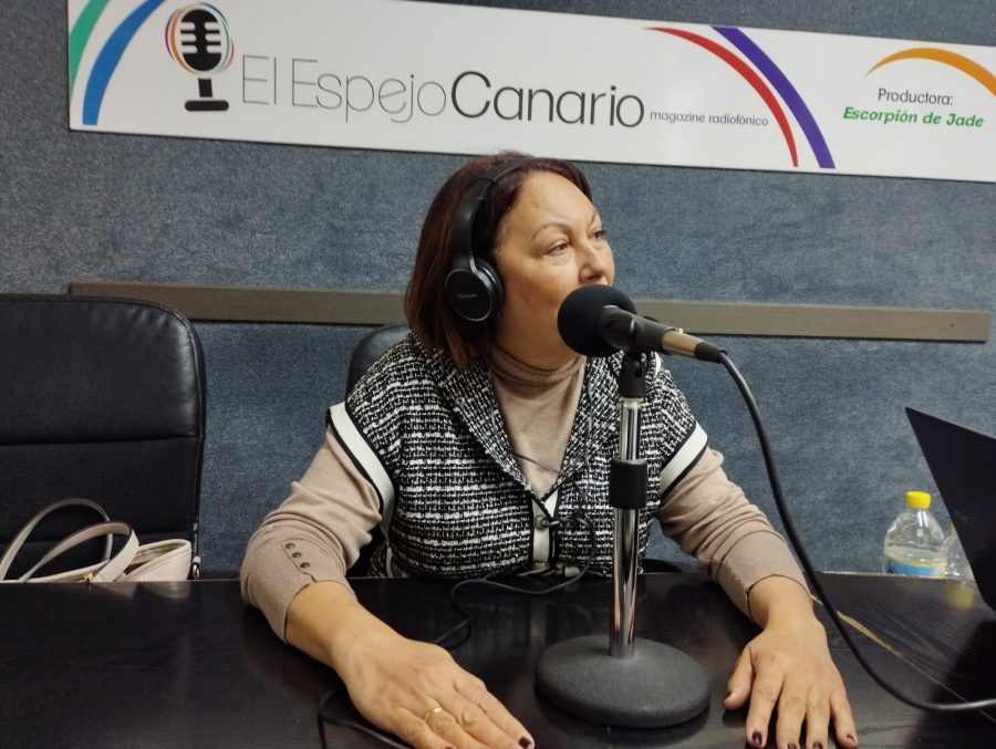 Carmen Luz Vargas en los estudios de El Espejo Canario Carmen Luz Vargas en los estudios de El Espejo Canario