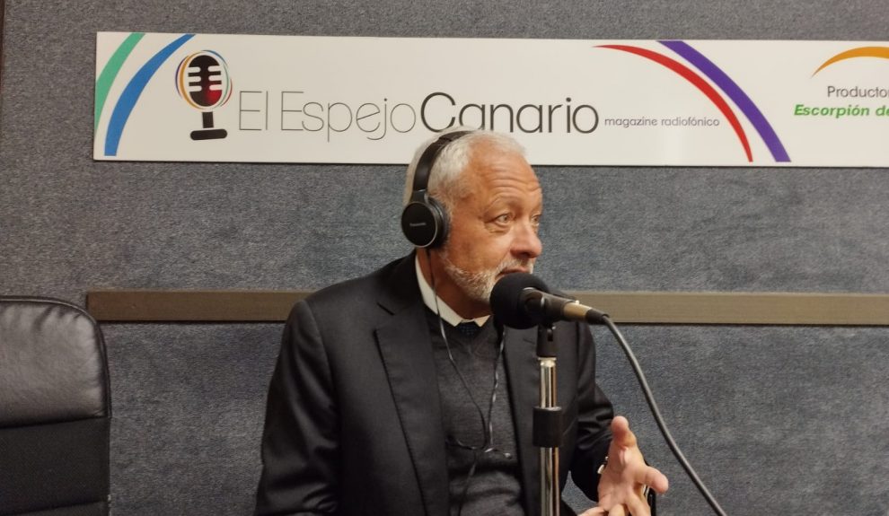 Javier Puga en los estudios de El Espejo Canario