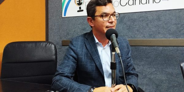 Pablo Rodríguez en los estudios de El Espejo Canario