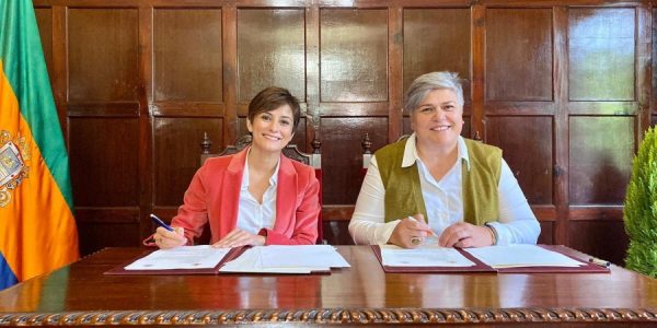 Noelia García (derecha), alcaldesa de Los Llanos de Aridane