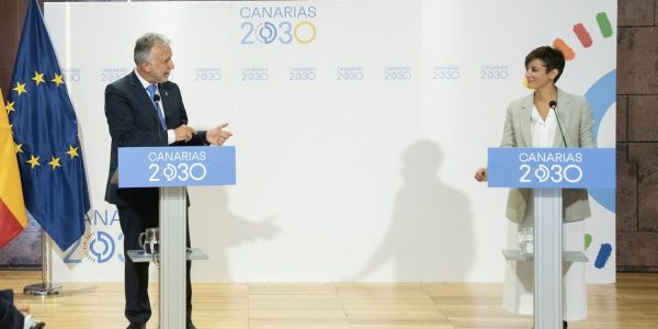 Ángel Víctor Torres y la ministra Isabel Rodríguez en la comisión bilateral sobre la transferencia de costas