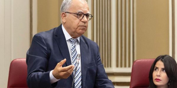 Casimiro Curbelo en una sesión del Parlamento de Canarias | Foto: ASG