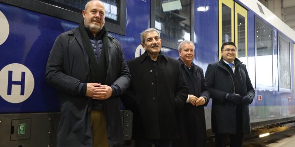 Enrique Arriaga (izquierda) con la delegación canaria en Hamburgo