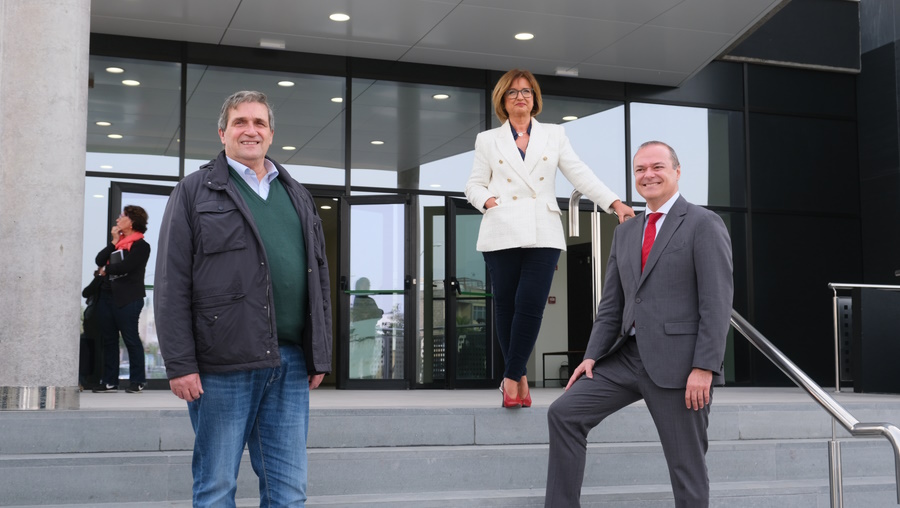 Javier Doreste (izquierda) junto al alcalde Augusto Hidalgo y la concejal Encarna Galván durante la presentación del Centro de Actividades Jesús Arencibia | Foto: Ayuntamiento de Las Palmas de Gran Canaria