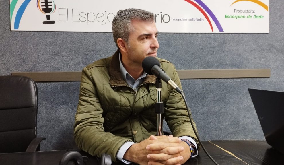 Manuel Domínguez en los estudios de El Espejo Canario