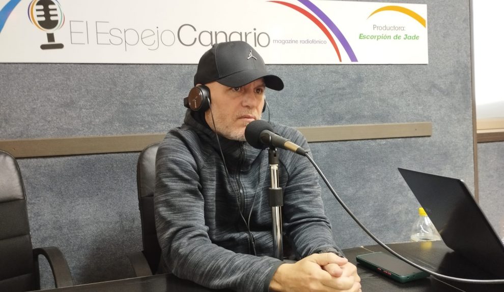 Ruymán Almeida en los estudios de El Espejo Canario