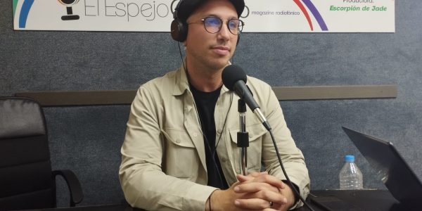 Emma Colao en los estudios de El Espejo Canario