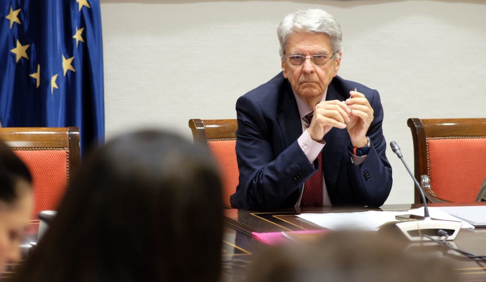 Julio Pérez en una comisión del Parlamento de Canarias | Foto: Parcan