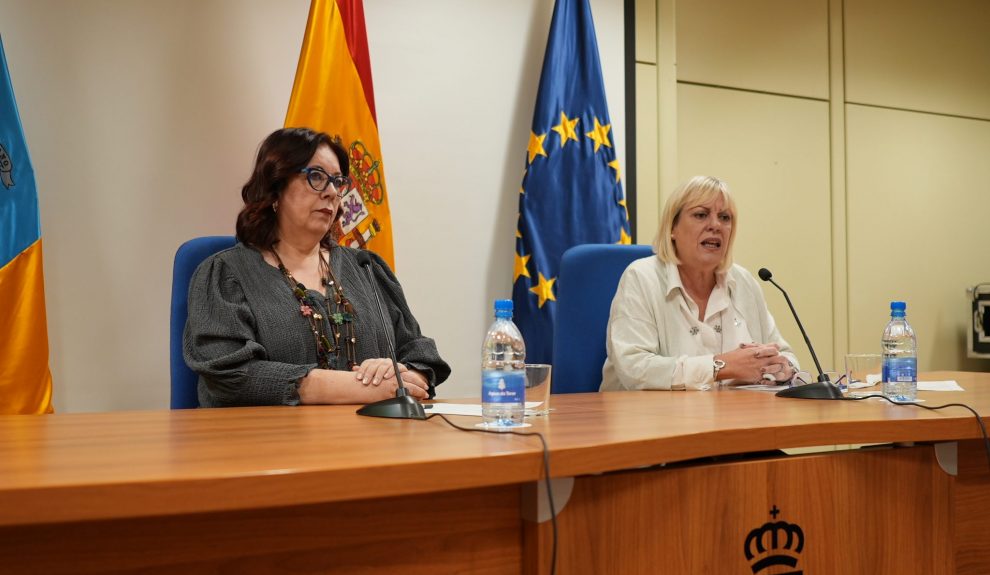 La consejera, Manuela Armas, y la directora general, Rosario Gañán (derecha) presentan el Congreso de Formación Profesional Dual de Canarias | Foto: Gobierno de Canarias