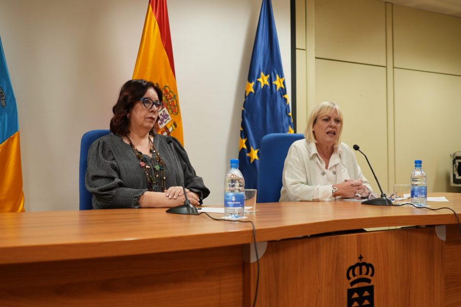 La consejera, Manuela Armas, y la directora general, Rosario Gañán (derecha) presentan el Congreso de Formación Profesional Dual de Canarias | Foto: Gobierno de Canarias La consejera, Manuela Armas, y la directora general, Rosario Gañán (derecha) presentan el Congreso de Formación Profesional Dual de Canarias | Foto: Gobierno de Canarias