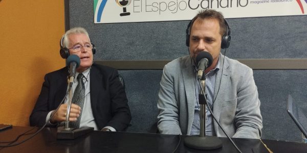 Ángel Medina y Lorenzo Muñoz, de Canaluz Infinita, en los estudios de El Espejo Canario
