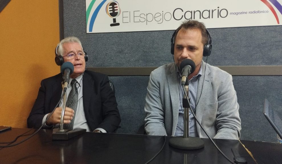 Ángel Medina y Lorenzo Muñoz, de Canaluz Infinita, en los estudios de El Espejo Canario